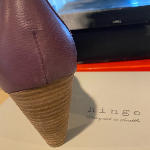 Hinge ( designed in seattle) berry bootie size 7 M - Picture 5 of 6